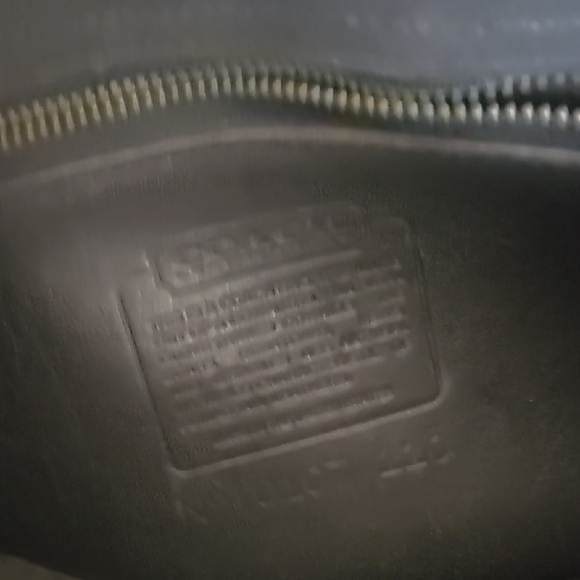 Classic Black Leather Shoulder Bag - Picture 11 of 11